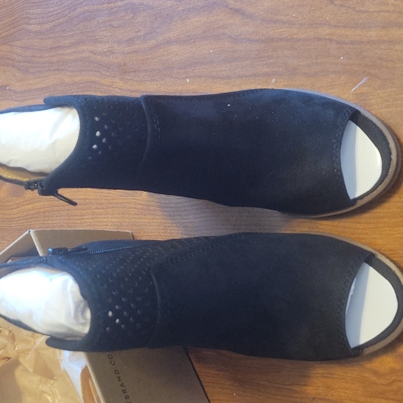 Lucky Lakmeh black suede open toe bootie. - Picture 3 of 5